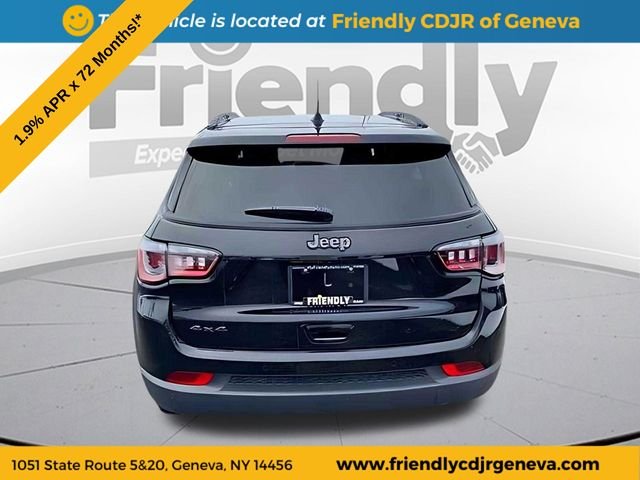 New 2026 Diamond Black Crystal Pearl-Coat Exterior Paint Jeep Limited image 6