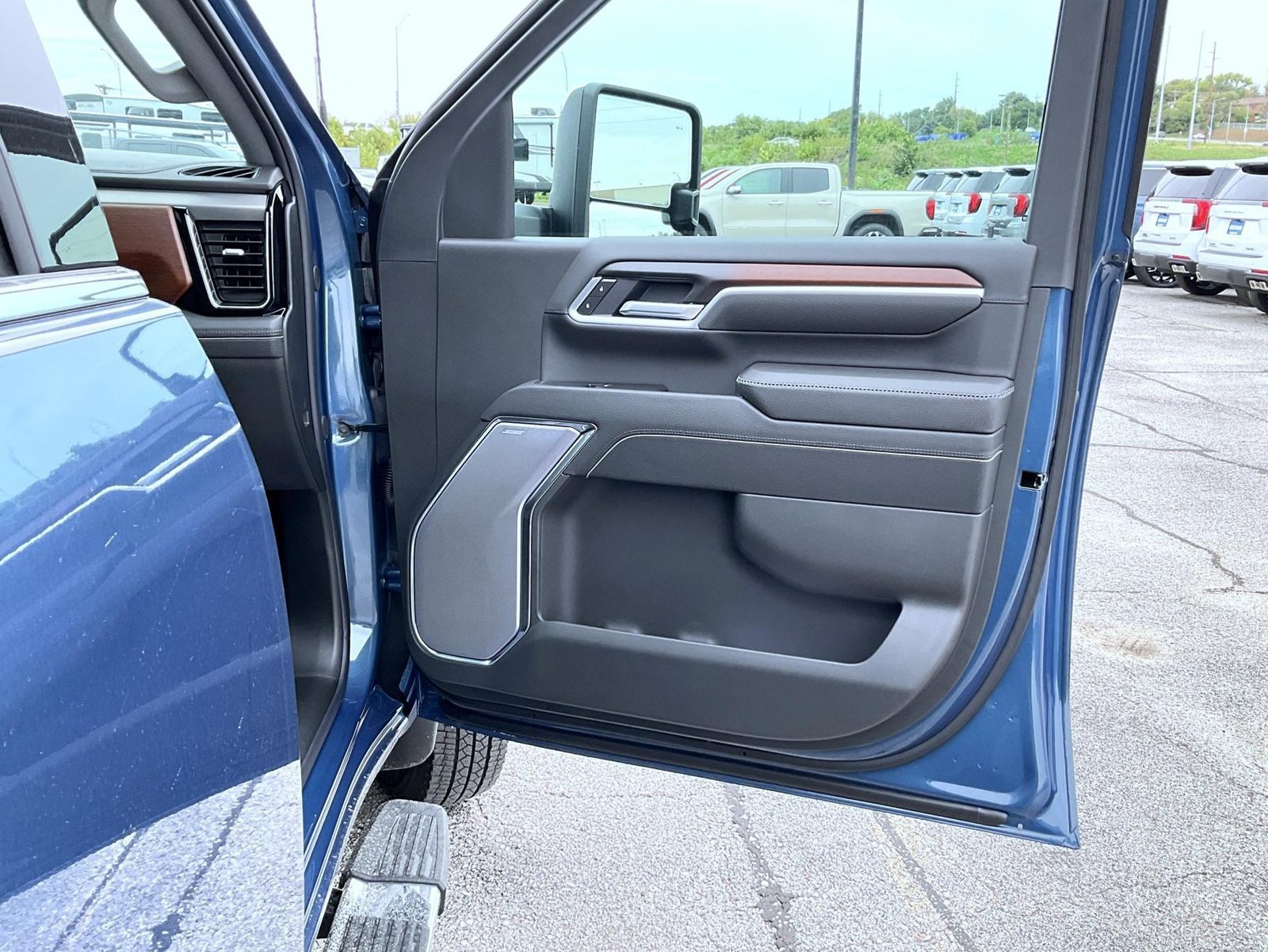 2026 GMC Sierra 3500HD Denali - Photo 16