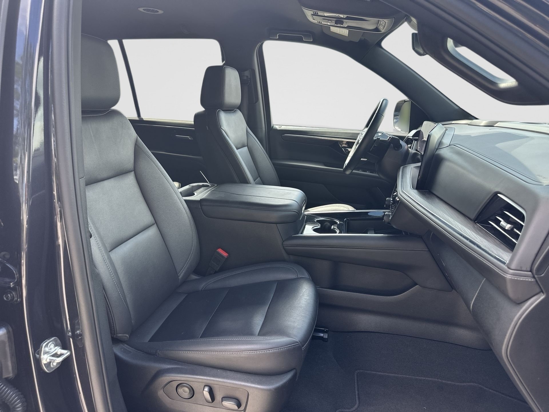 2025 Chevrolet Tahoe LT - Photo 27