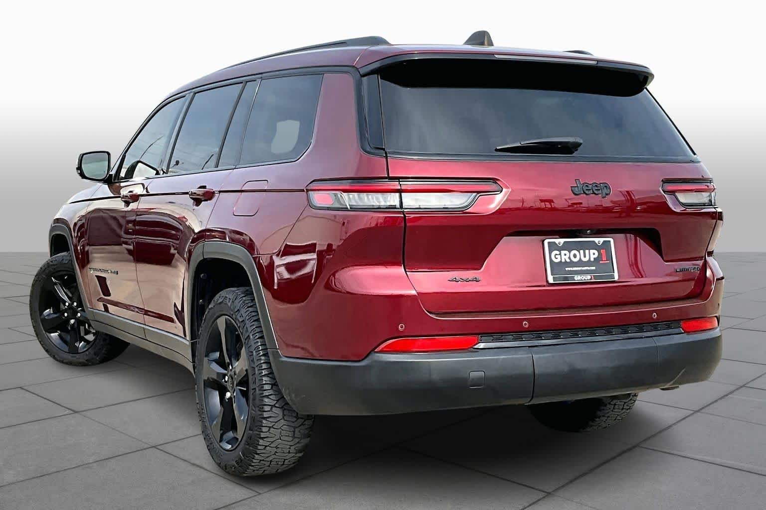 Used 2023 Velvet Red Pearlcoat Jeep Limited image 12