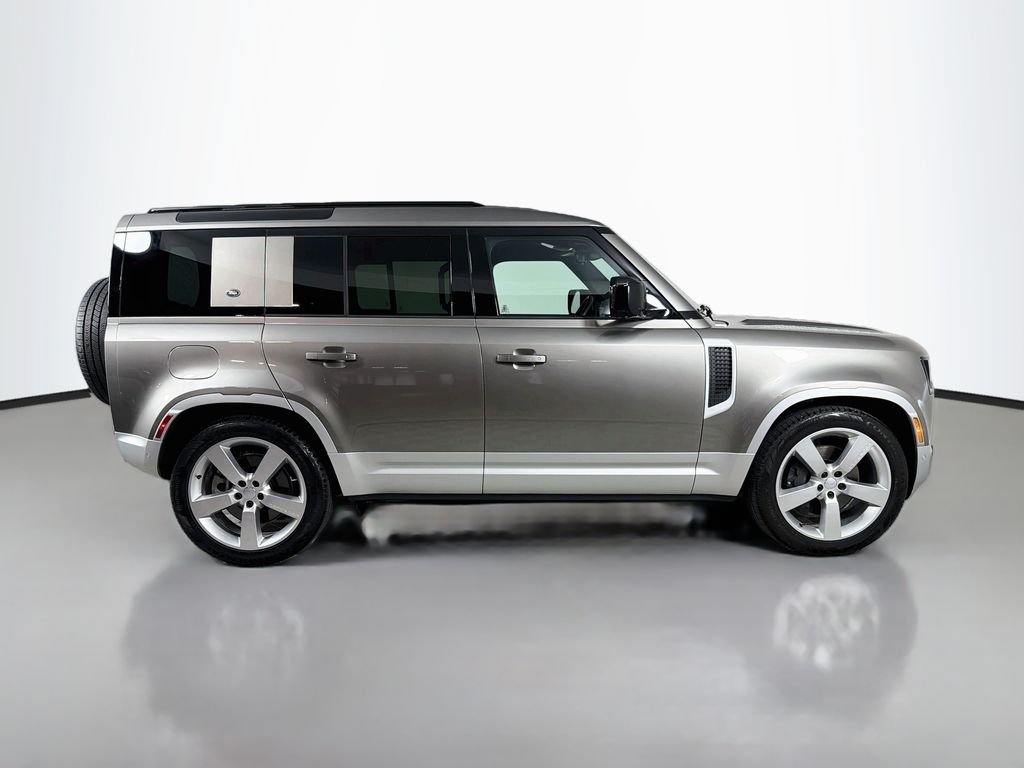 Used 2023 Silver Land Rover S image 4