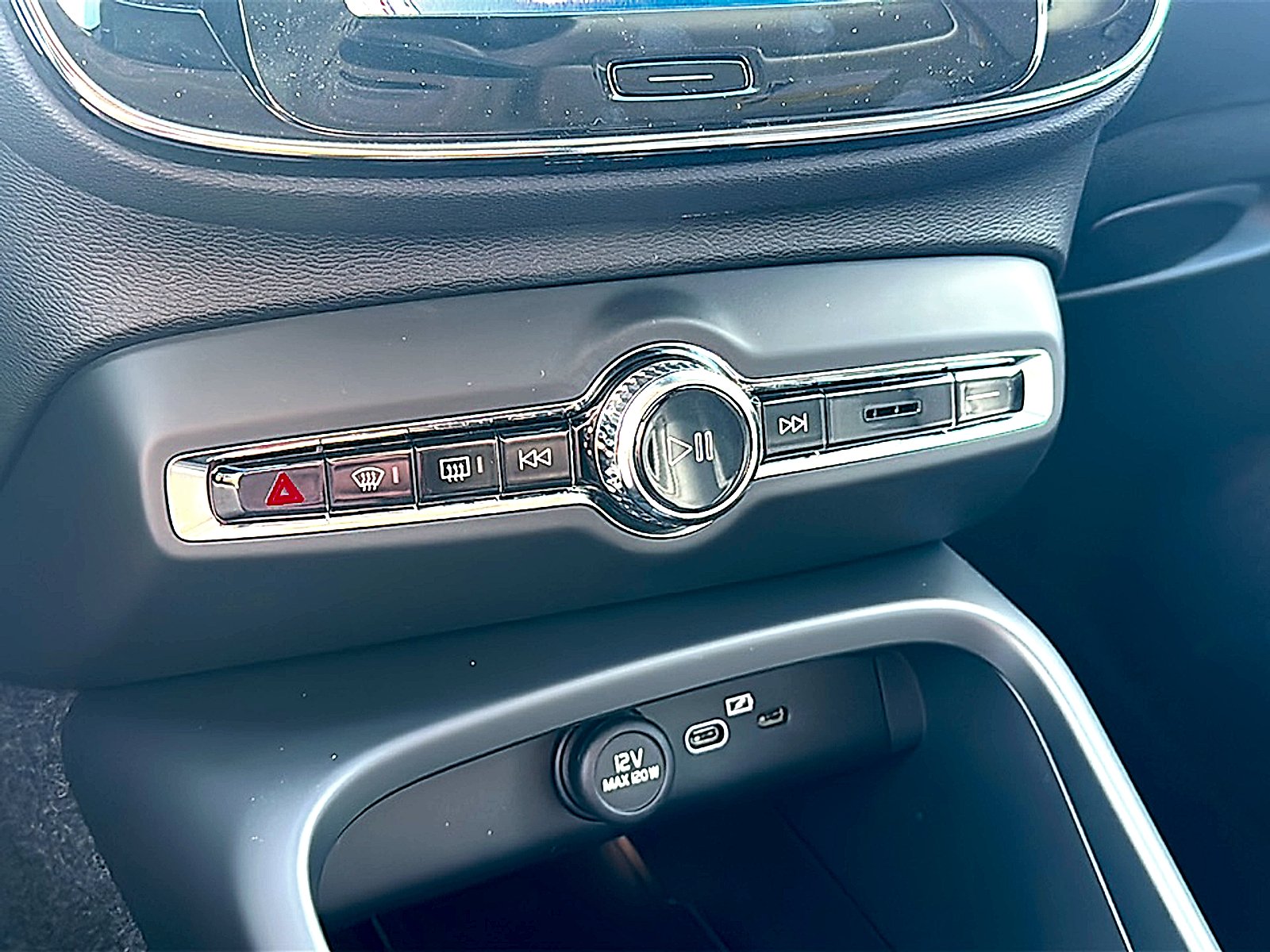 2026 Volvo XC40 Plus - Photo 23
