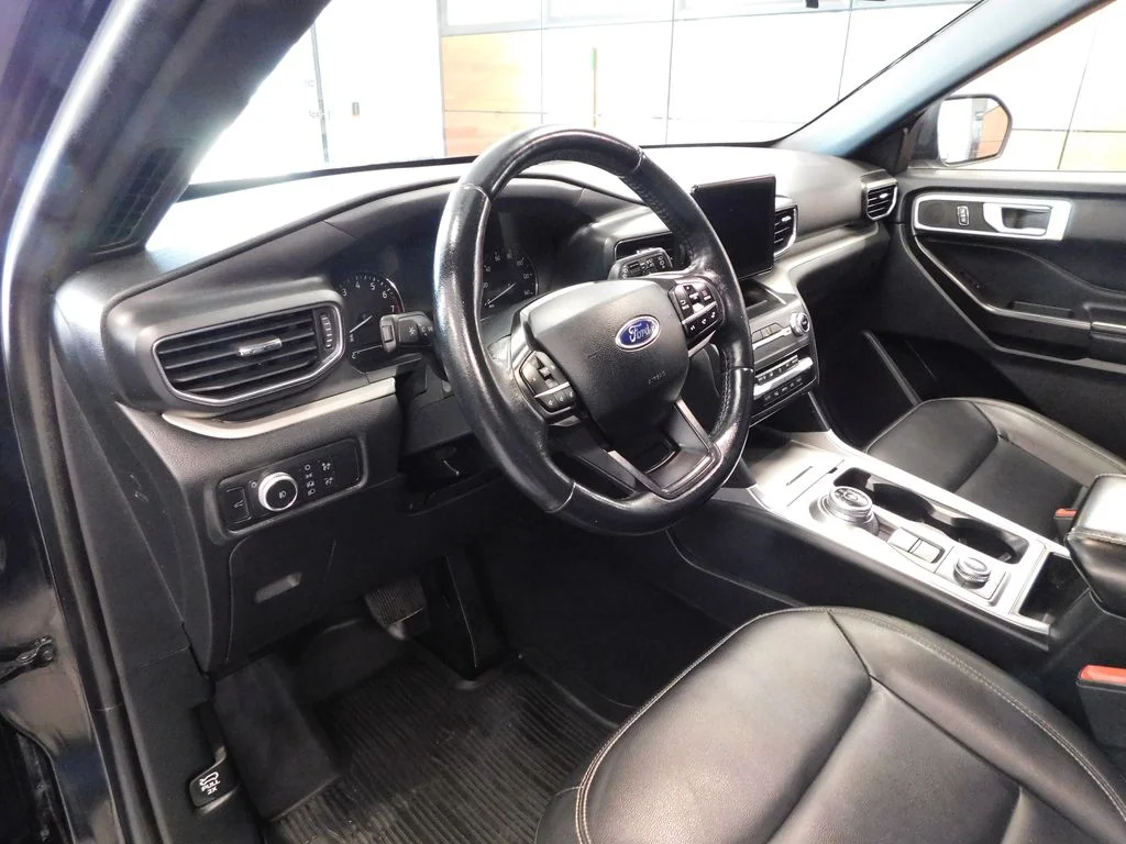 Used 2020 Agate Black Metallic Ford XLT image 15