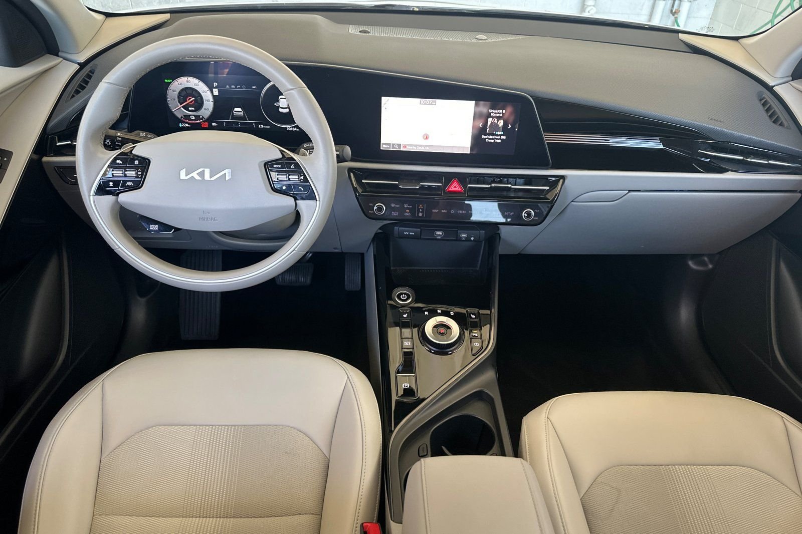 Used 2023 White Kia Wind image 14
