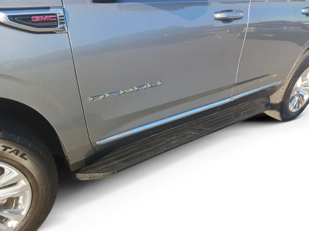 Used 2025 Sterling Metallic GMC Denali image 18