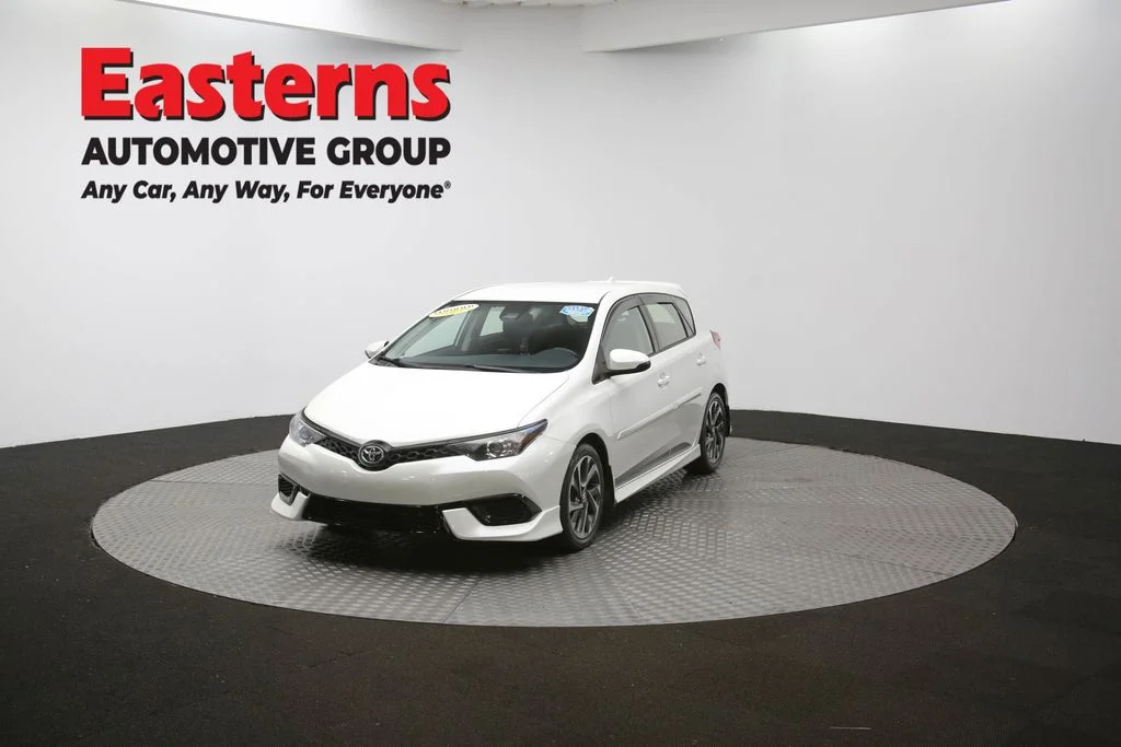 Used 2018 White Toyota Base image 50