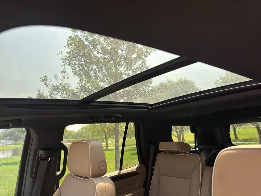 Used 2023 Iridescent Pearl Tricoat Chevrolet Premier image 39