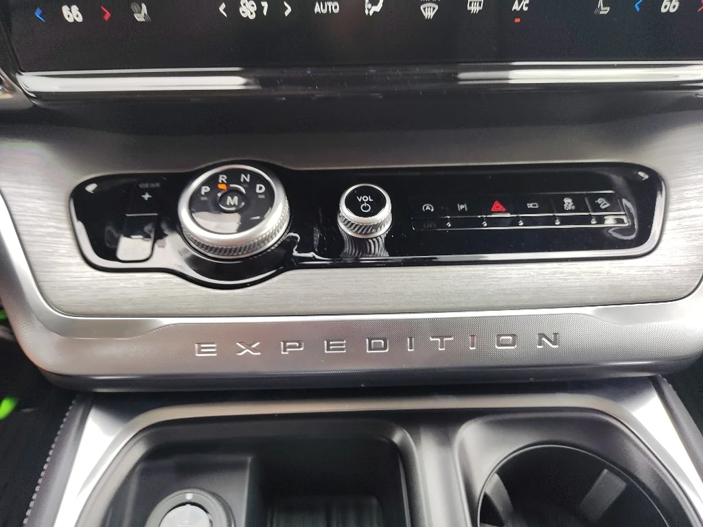 New 2026 Oxford White Ford Platinum® image 26