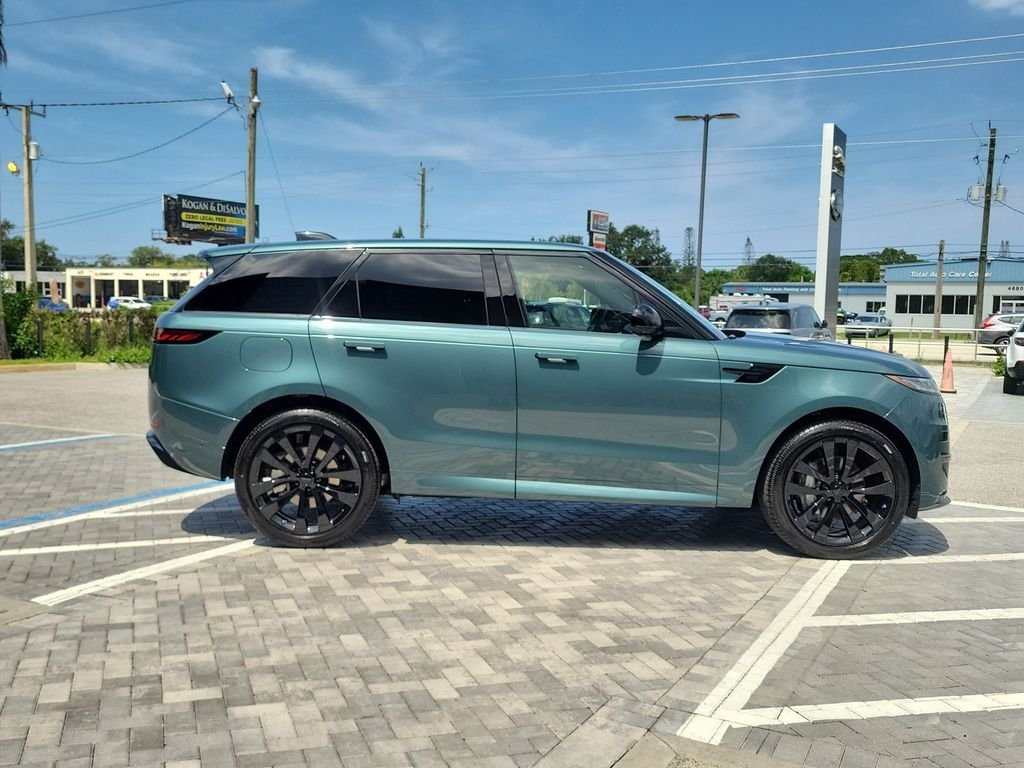 New 2026 Giola Green LAND ROVER Dynamic SE image 6