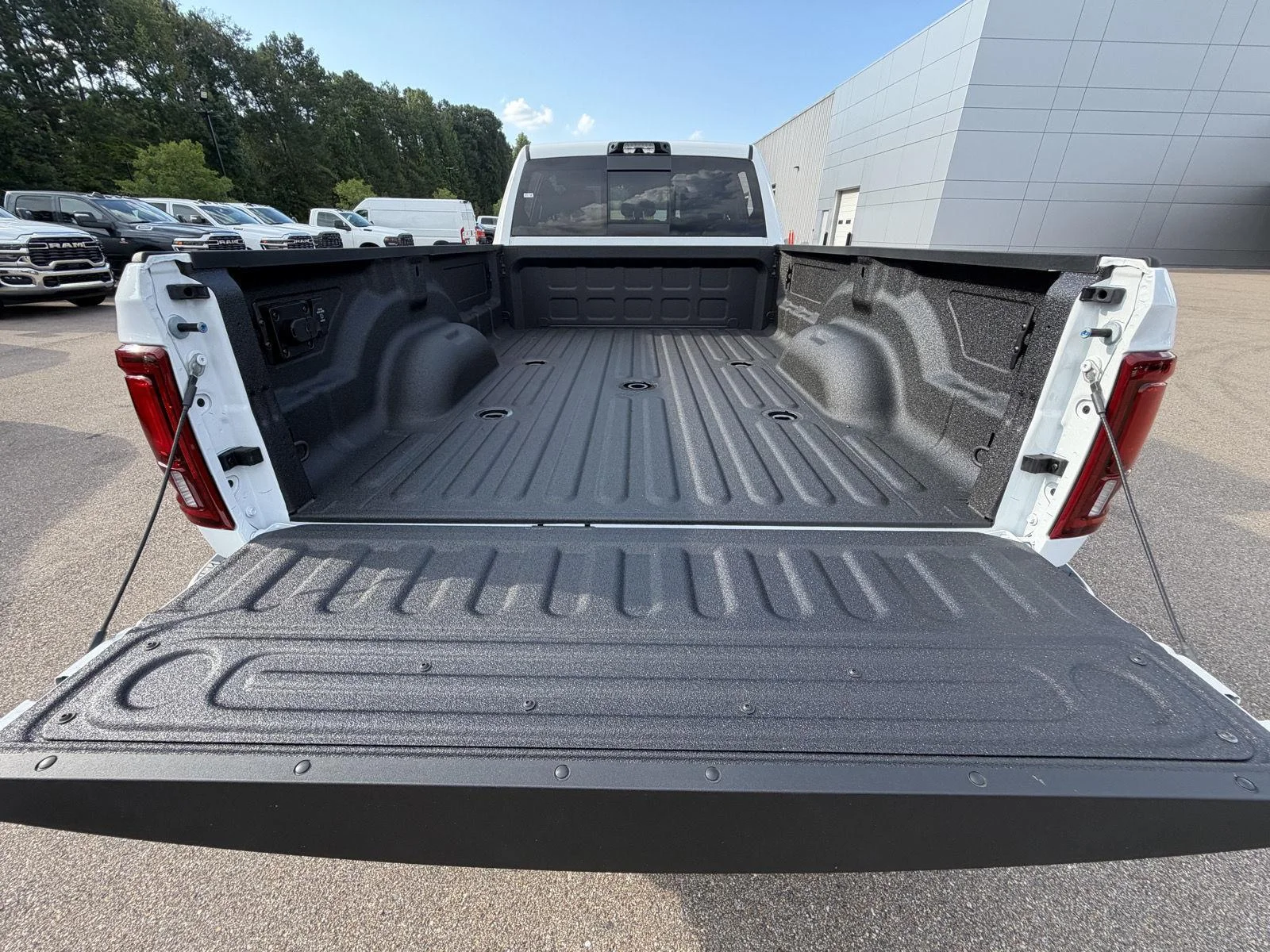 New 2026 Bright White Clear-Coat Exterior Paint RAM Laramie image 19