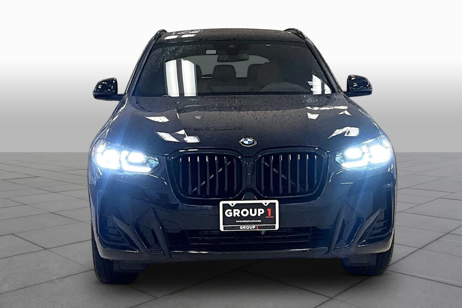 Used 2024 Carbon Black Metallic BMW xDrive30i image 3