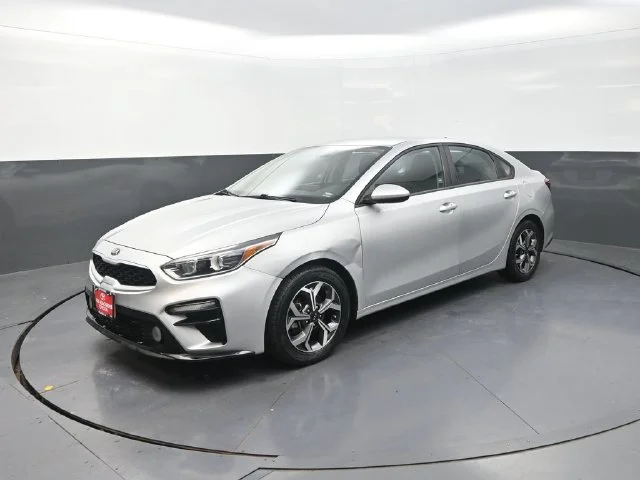 Used 2021 Silver Kia LXS image 3