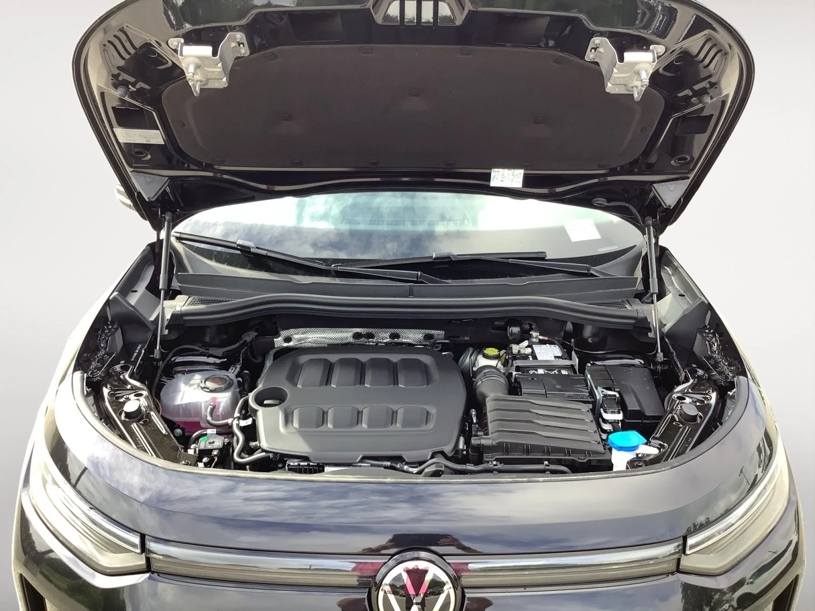 New 2026 DEEP BLACK Volkswagen SE image 11
