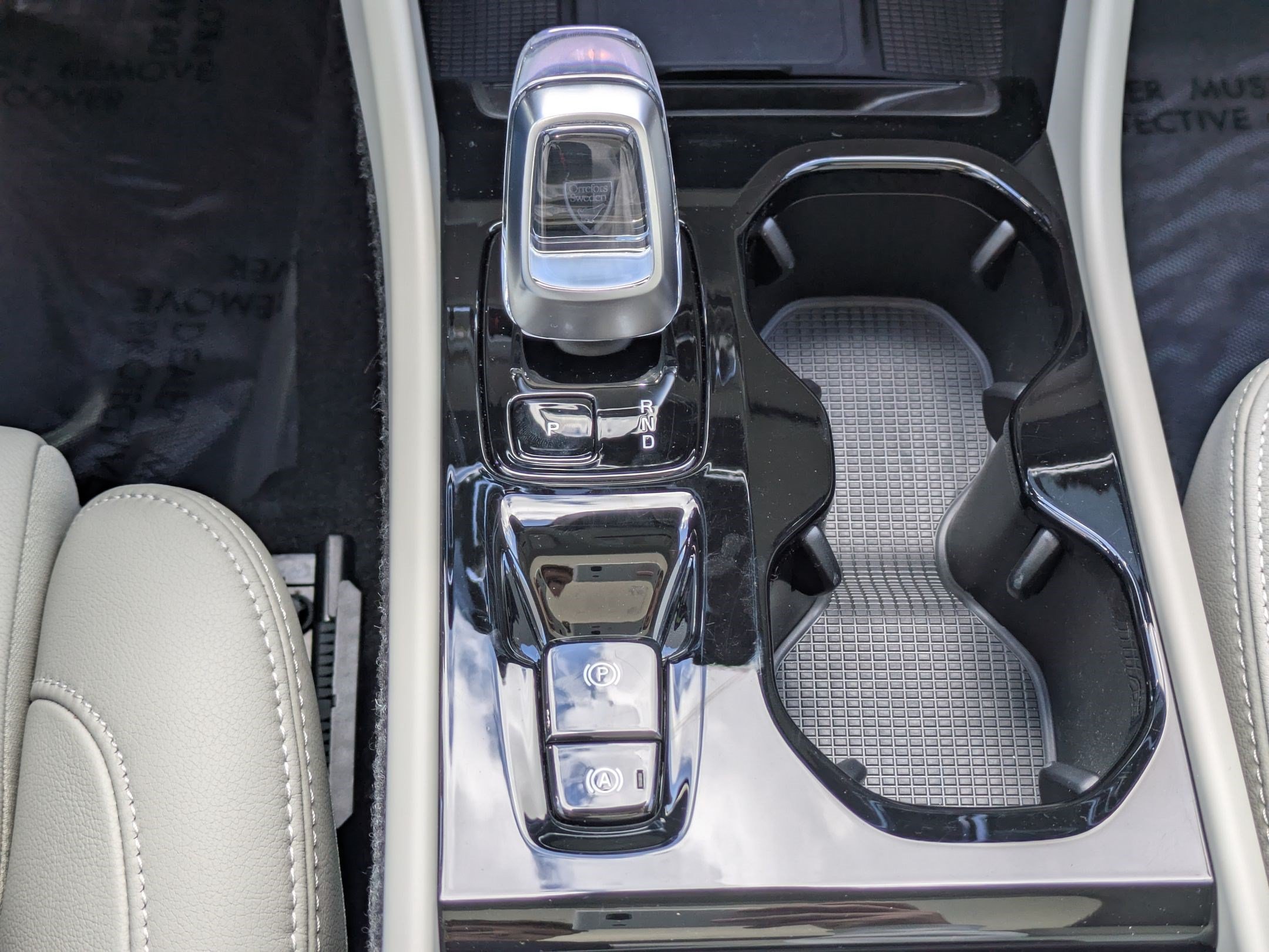New 2026 Crystal White Volvo Plus image 14