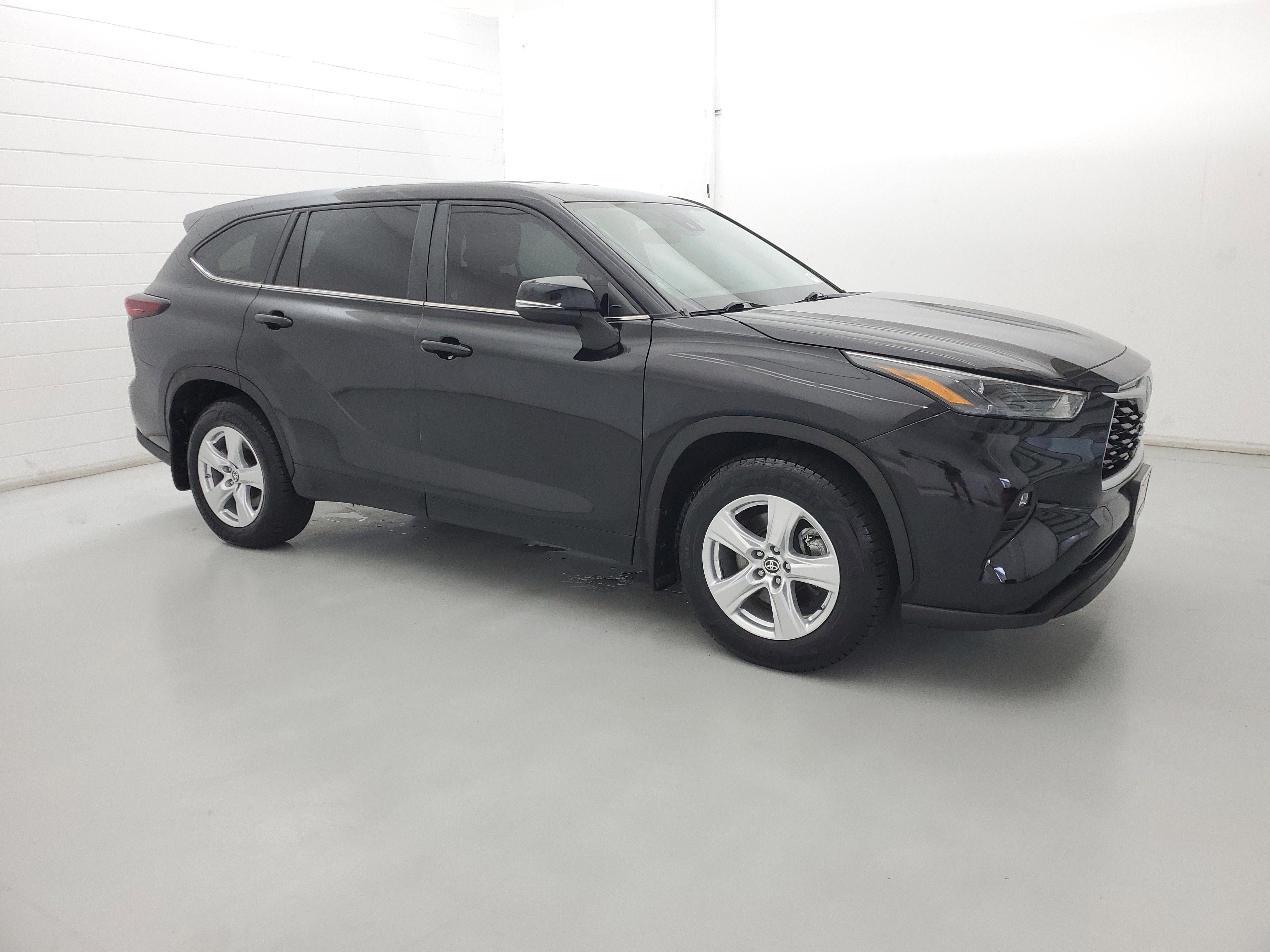 2024 Toyota Highlander LE - Photo 4