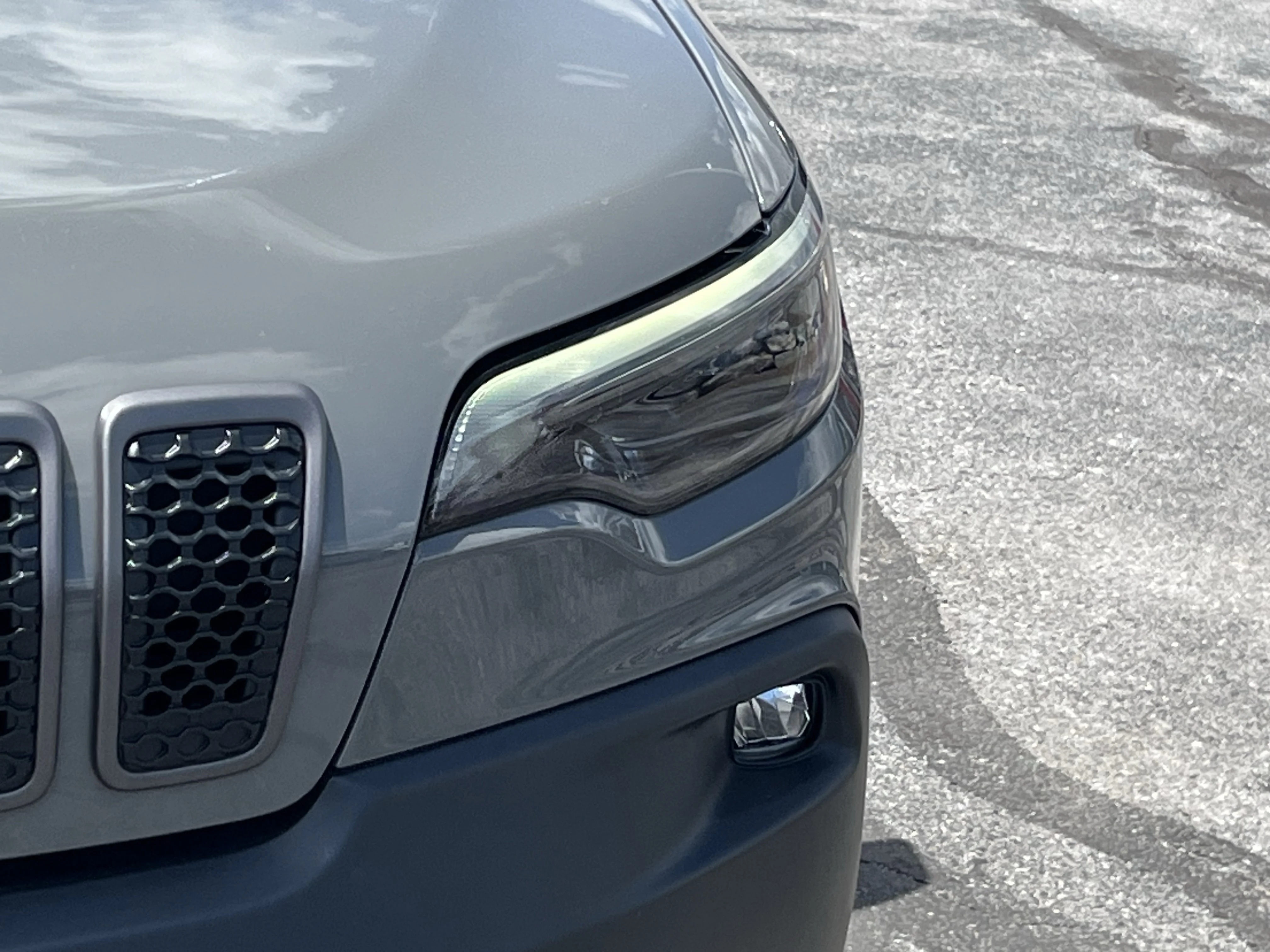 Used 2022 Gray Clearcoat Jeep Trailhawk image 13
