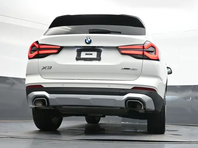 Used 2024  BMW xDrive30i image 33