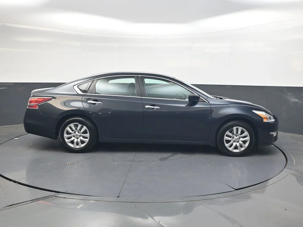 Used 2015 Storm Nissan 2.5 S image 3