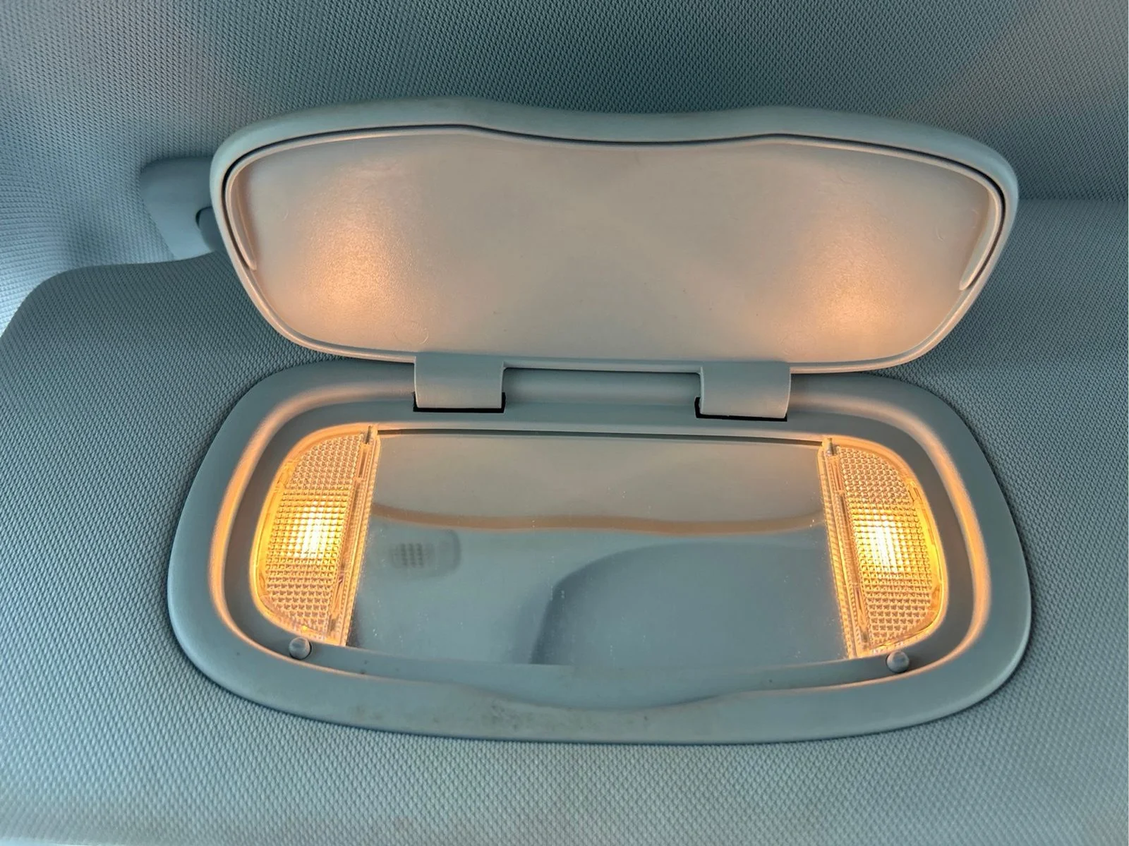 Used 2020 White Clearcoat Jeep Latitude image 33