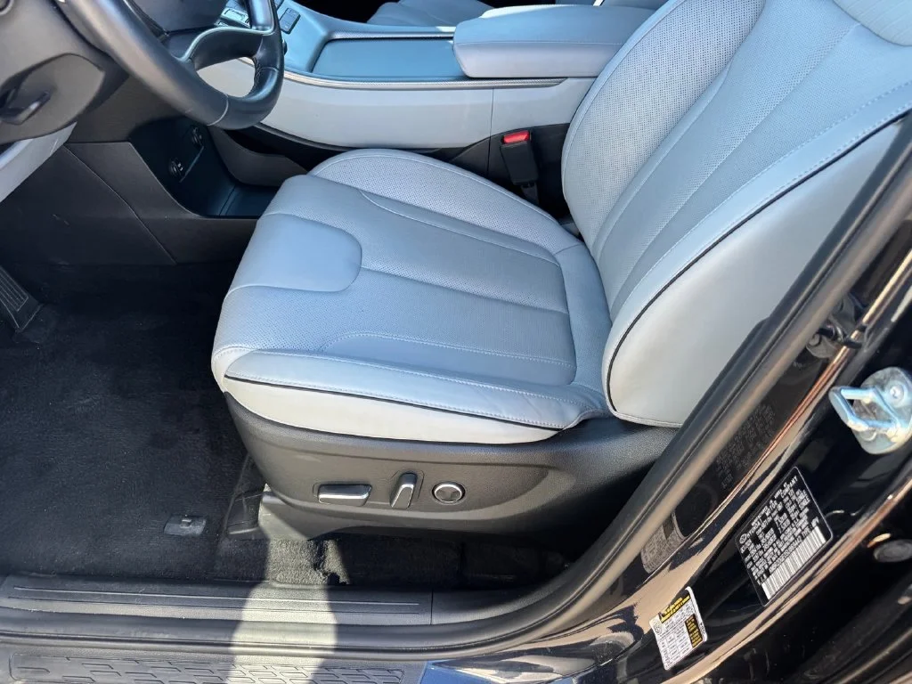 Used 2025 White Hyundai SEL image 8