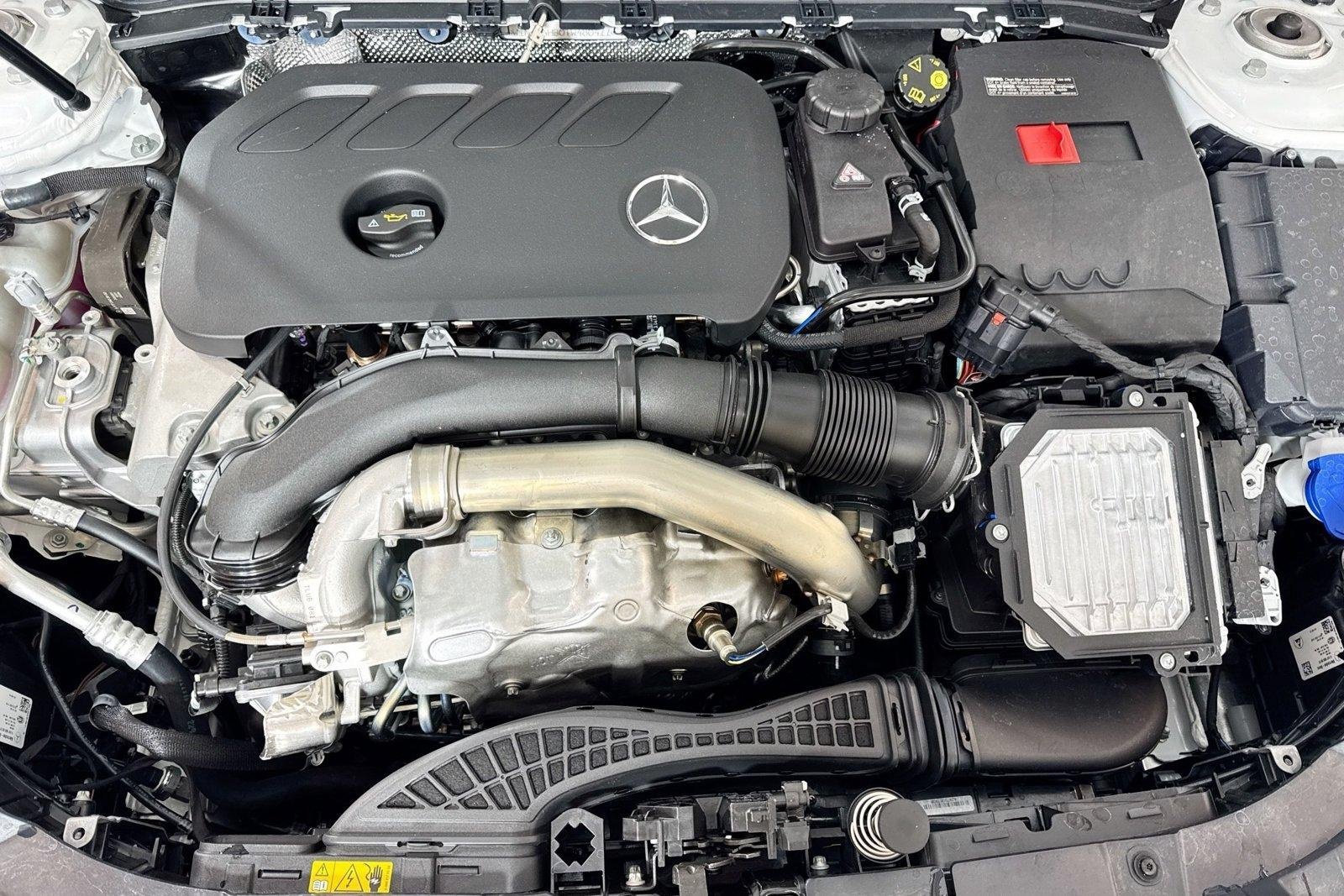 New 2026 Polar White Mercedes-Benz GLB 250 image 28