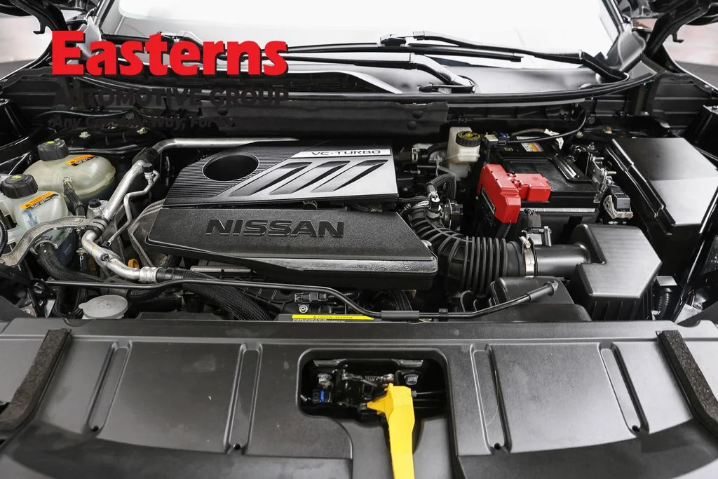 Used 2023 Black Nissan Platinum image 7