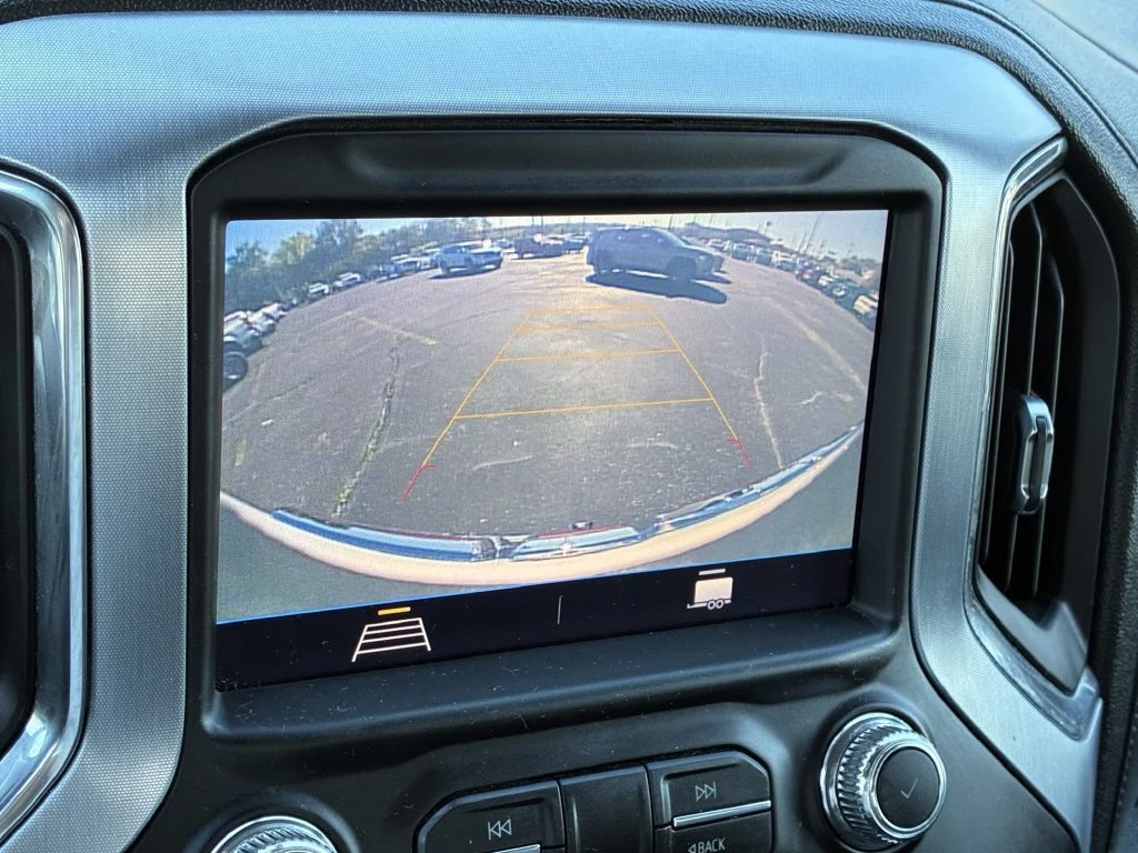 Used 2022 SUMMIT WHITE GMC SLE image 26