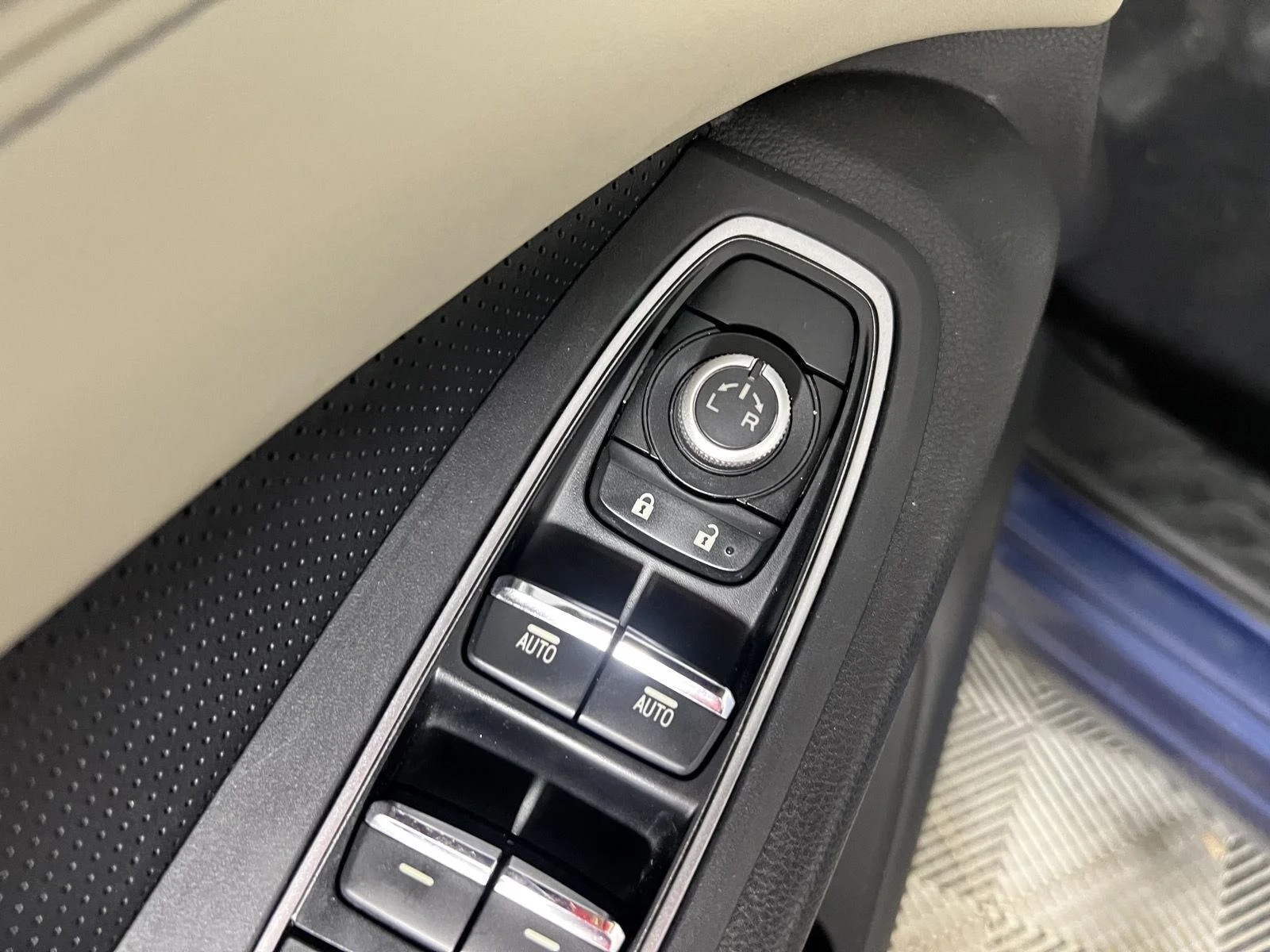 Used 2019 Abyss Blue Pearl Subaru Limited image 18