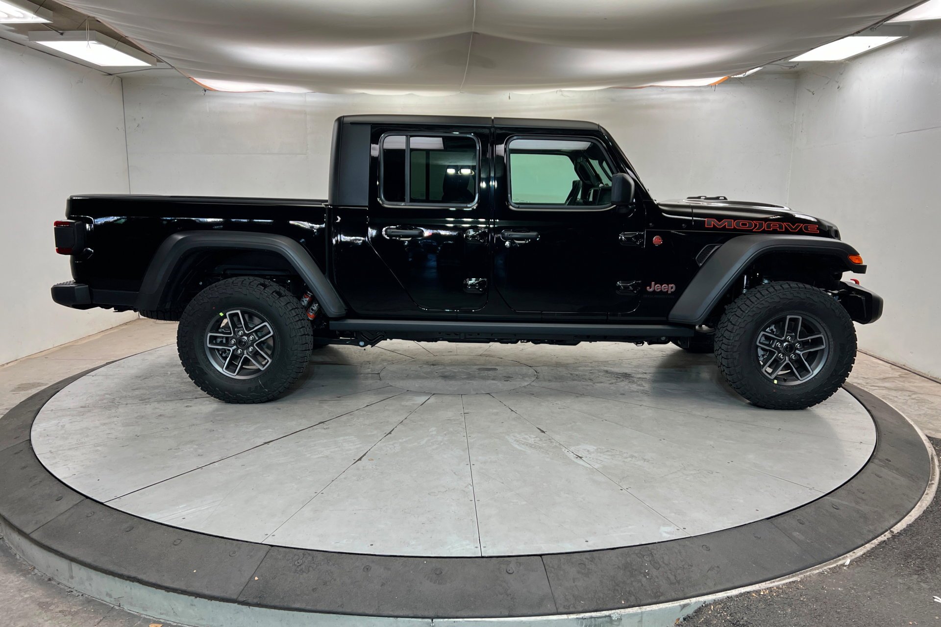 New 2026 Black Clear-Coat Exterior Paint Jeep Mojave image 7