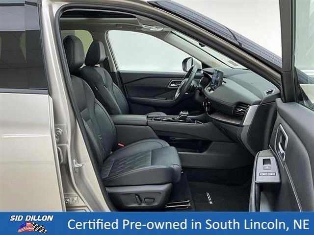 Used 2024 Champagne Silver Metallic Nissan Platinum image 24