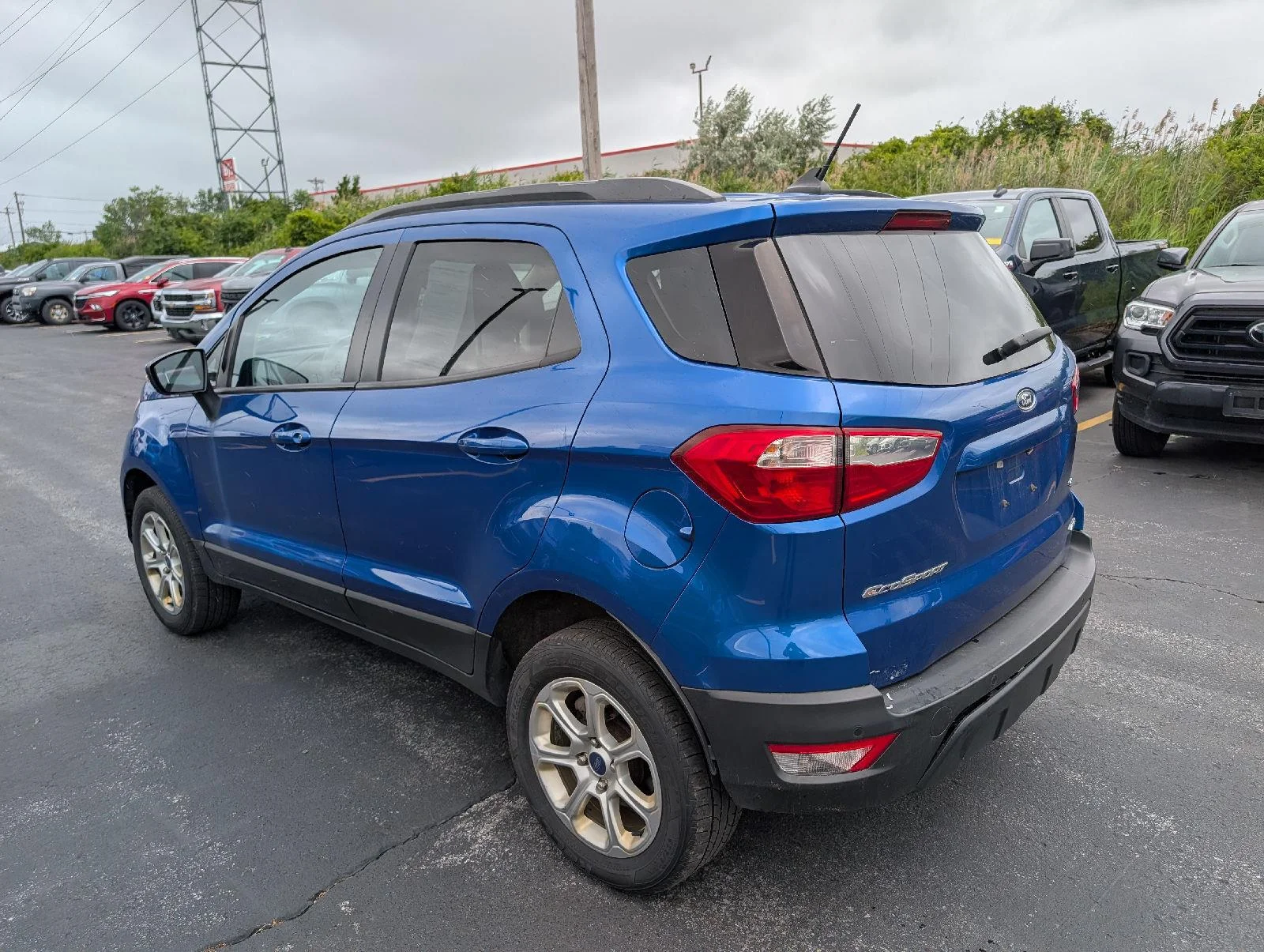 Used 2021 Lightning Blue Ford SE image 6