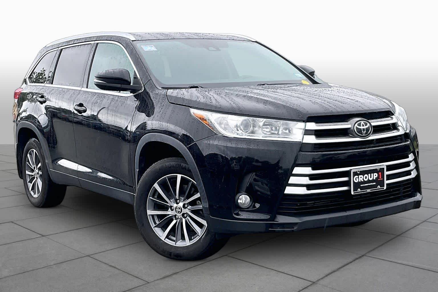 Used 2019 Midnight Black Metallic Toyota XLE image 2