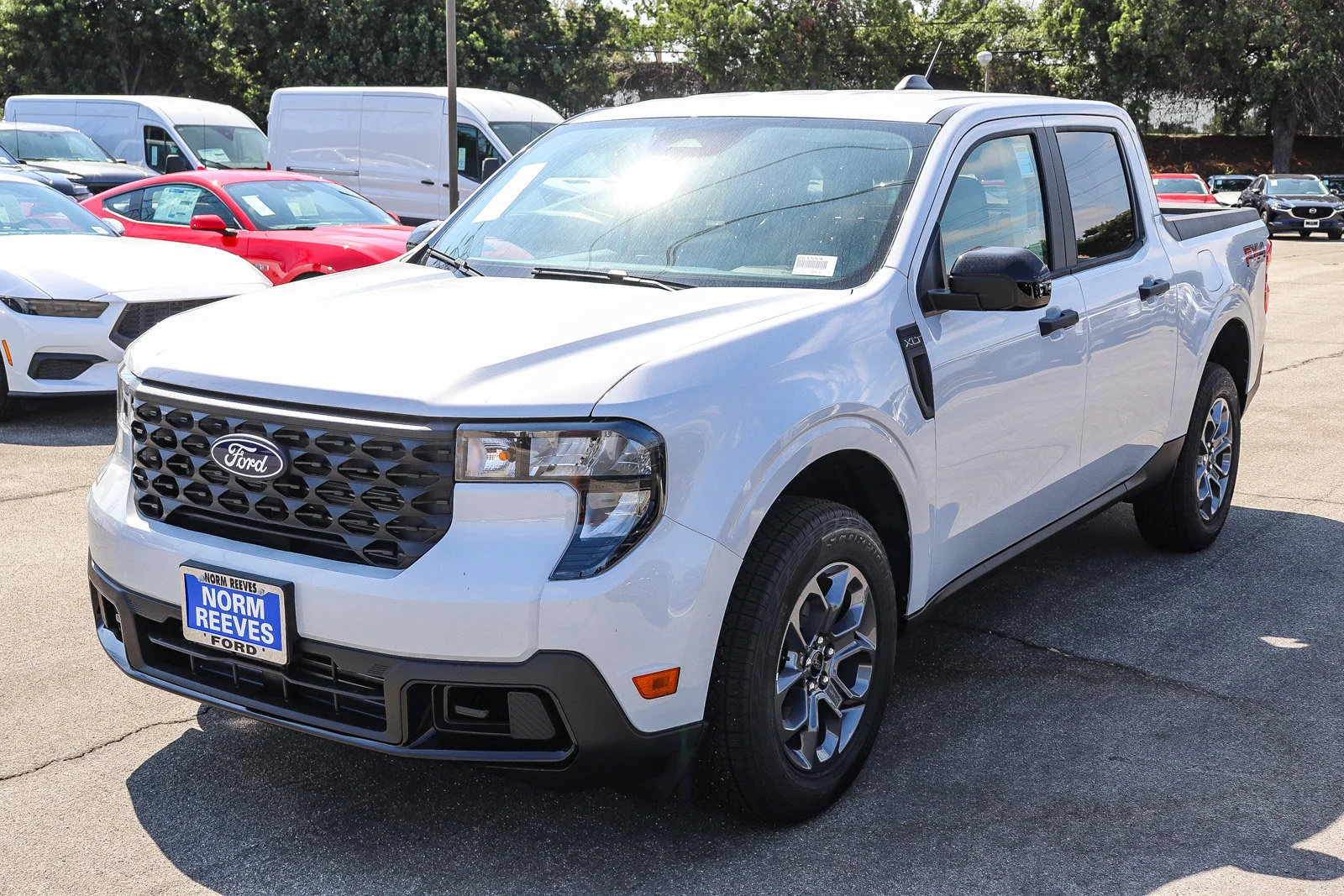 New 2025 White Metallic Ford XLT image 3