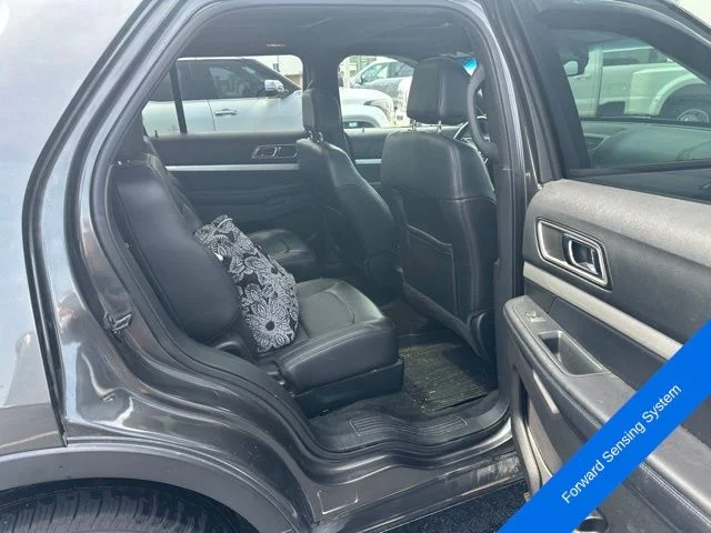 Used 2017 Magnetic Metallic Ford XLT image 12