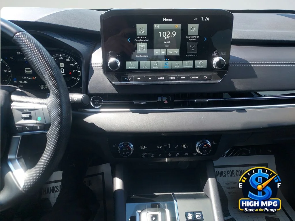 Used 2024 Silver Mitsubishi SE image 16