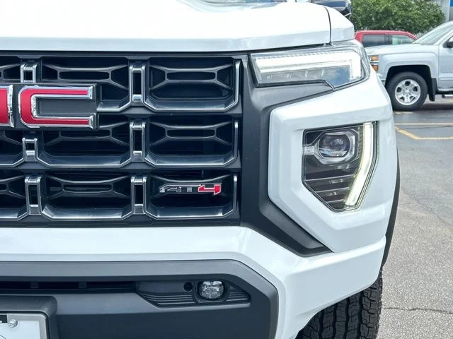 Used 2023 White GMC AT4 image 3