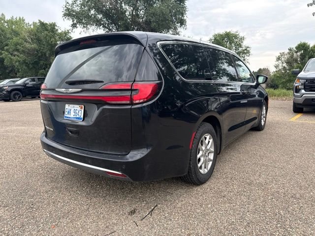 Used 2025 Black Chrysler Select image 4