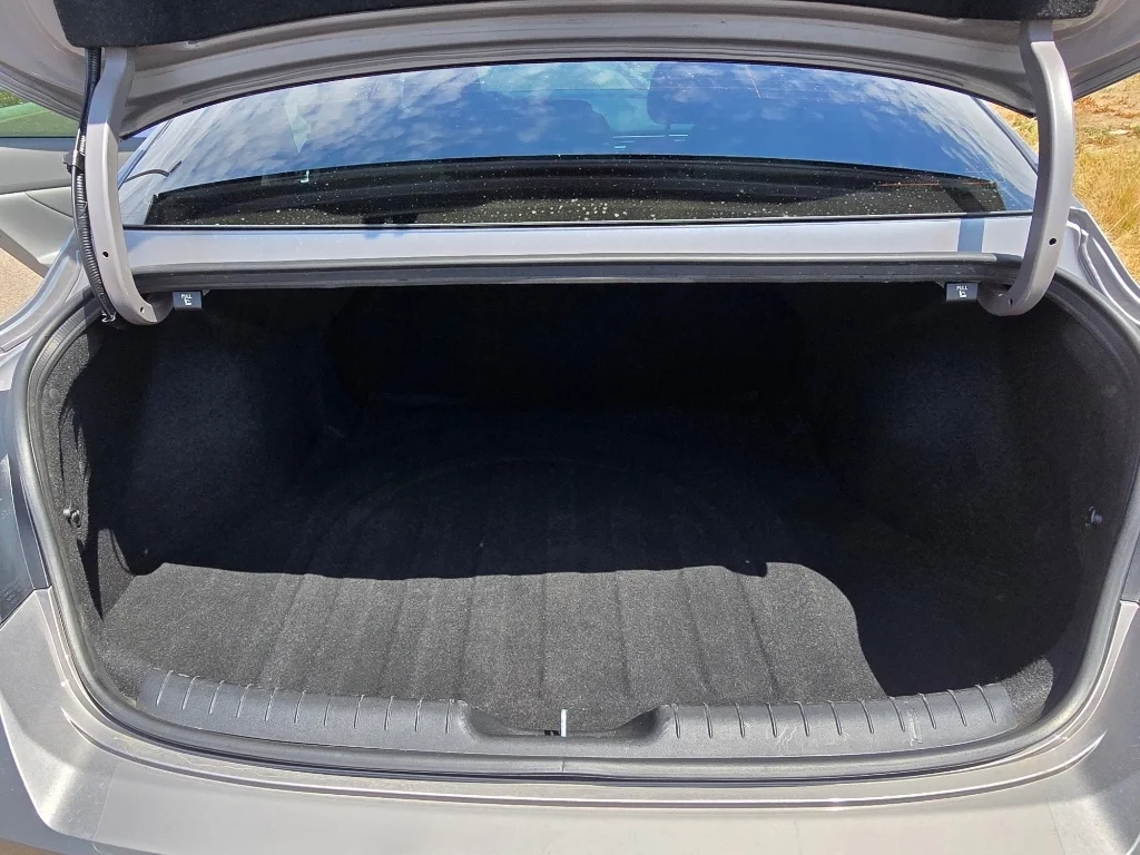 Used 2023 Fluid Metal Hyundai SEL image 28