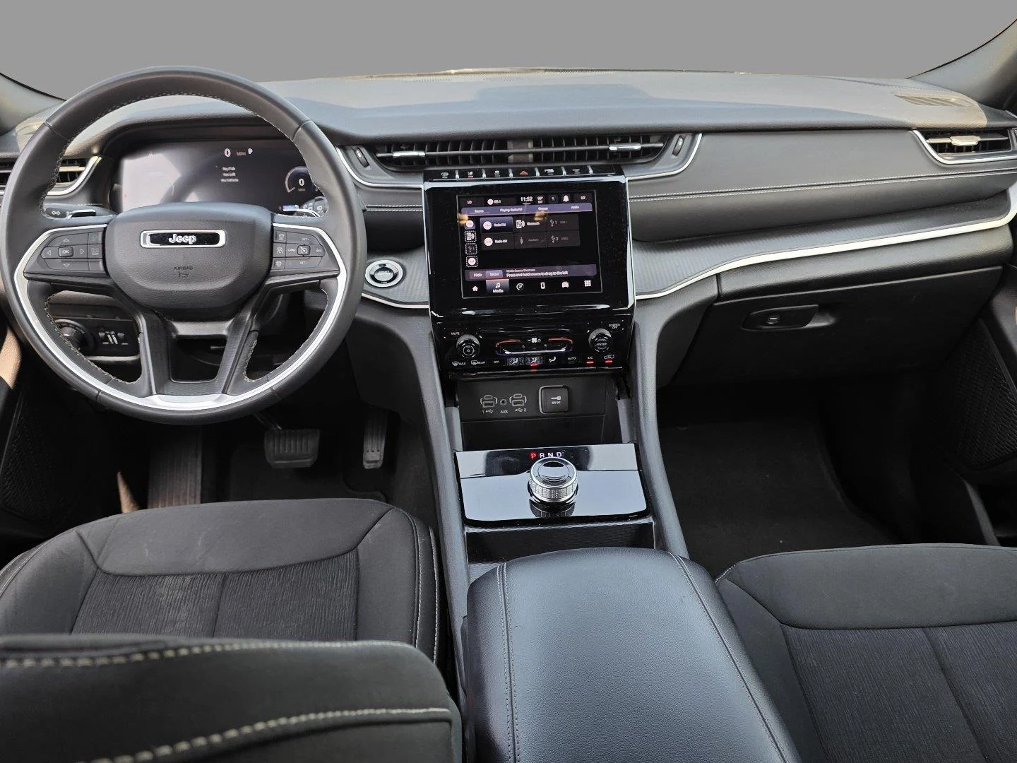 Used 2024 Diamond Black Crystal Pearlcoat Jeep Laredo image 9