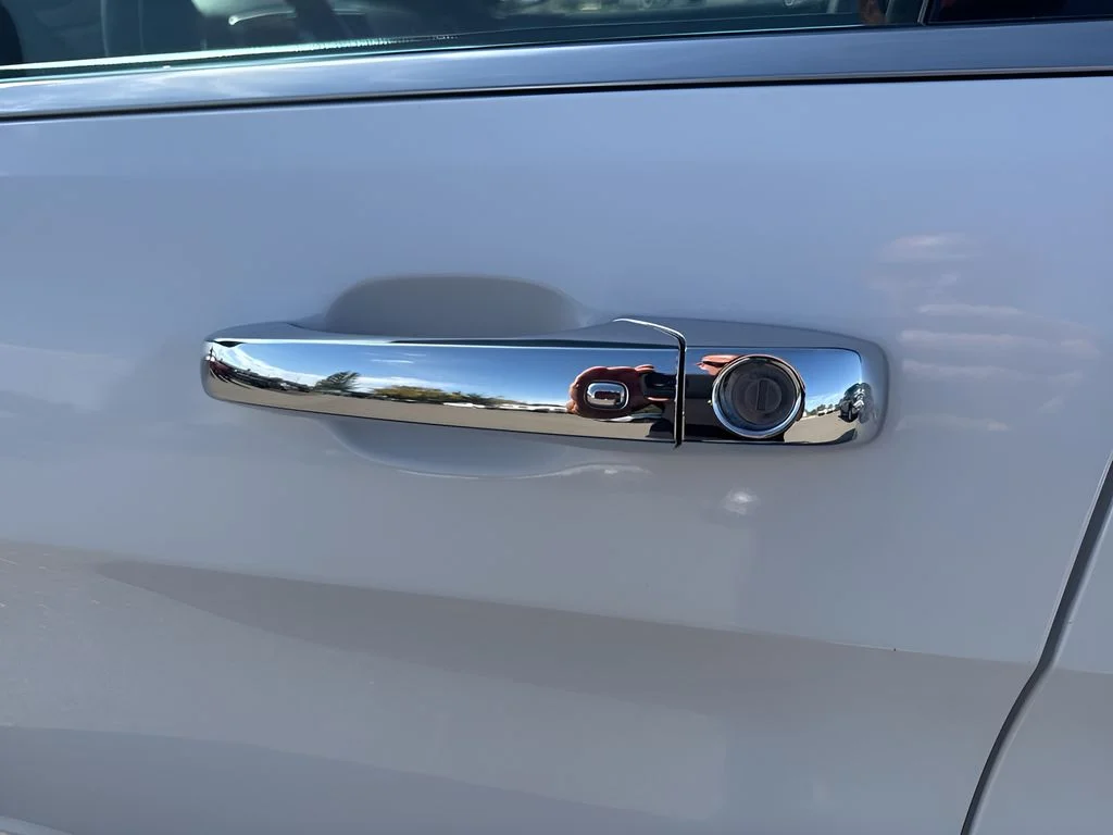 Used 2018 Ivory 3-Coat Jeep Overland image 10