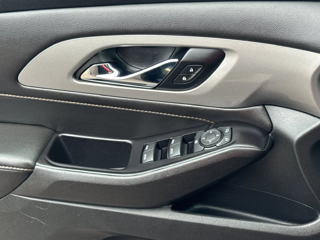 Used 2020 Gray Chevrolet 3LT image 35