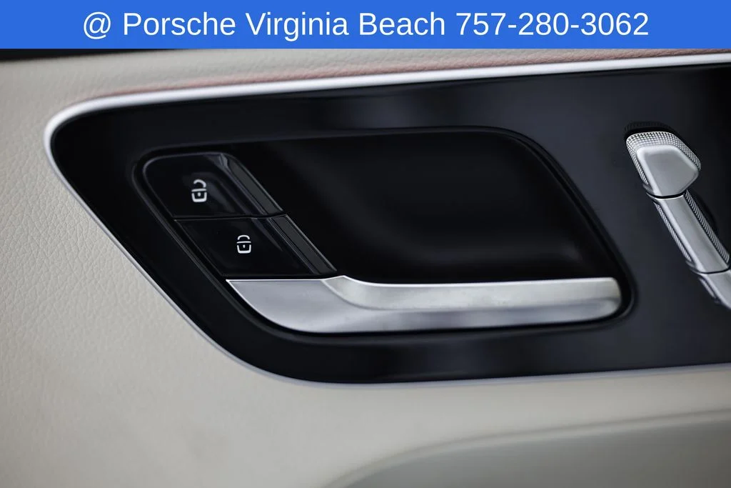 Used 2025 White Mercedes-Benz GLC 300 image 22
