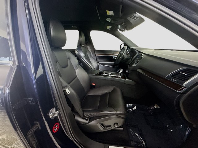 Used 2019 Magic Blue Metallic Volvo Momentum image 25