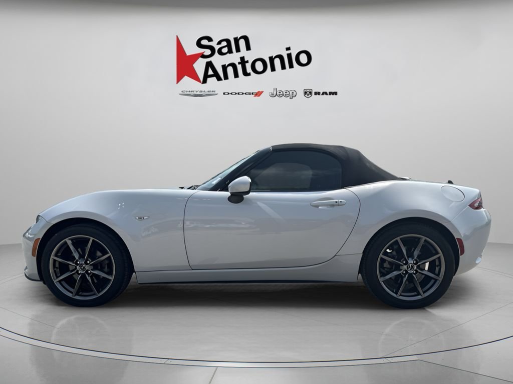 Used 2016 White Mazda Grand Touring image 9