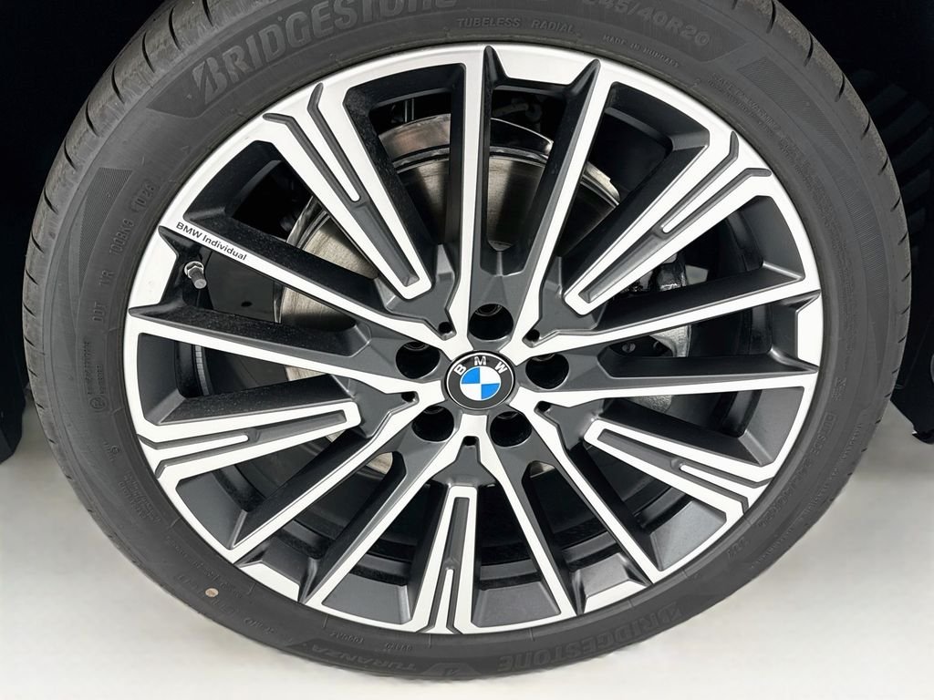 New 2026 Green Metallic BMW xDrive28i image 31