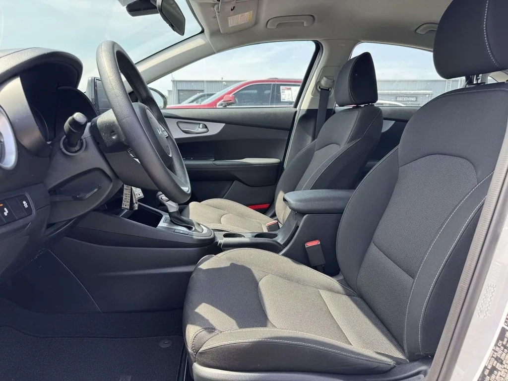 Used 2024 White Kia LXS image 12