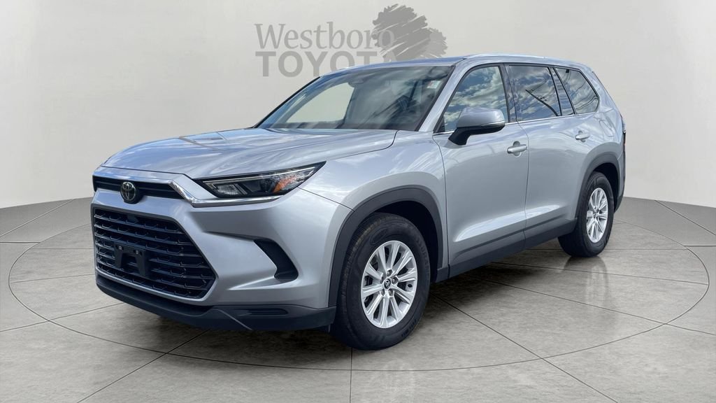 Certified Used 2025 Silver Toyota XLE image 3