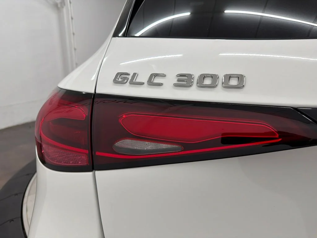 New 2027 White Mercedes-Benz GLC 300 image 11