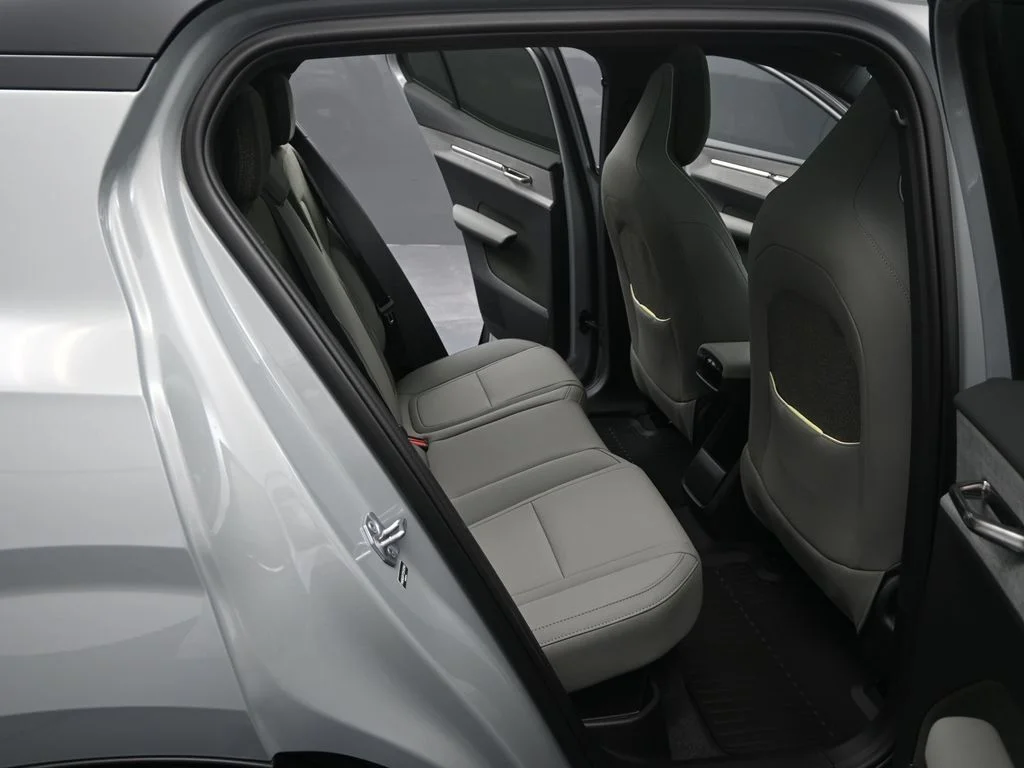 New 2026 Vapour Grey Volvo Twin Motor Performance Plus image 18