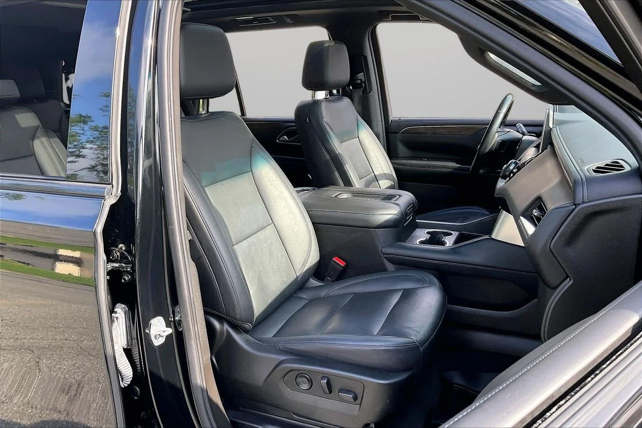 Used 2021 Black Chevrolet Z71 image 23